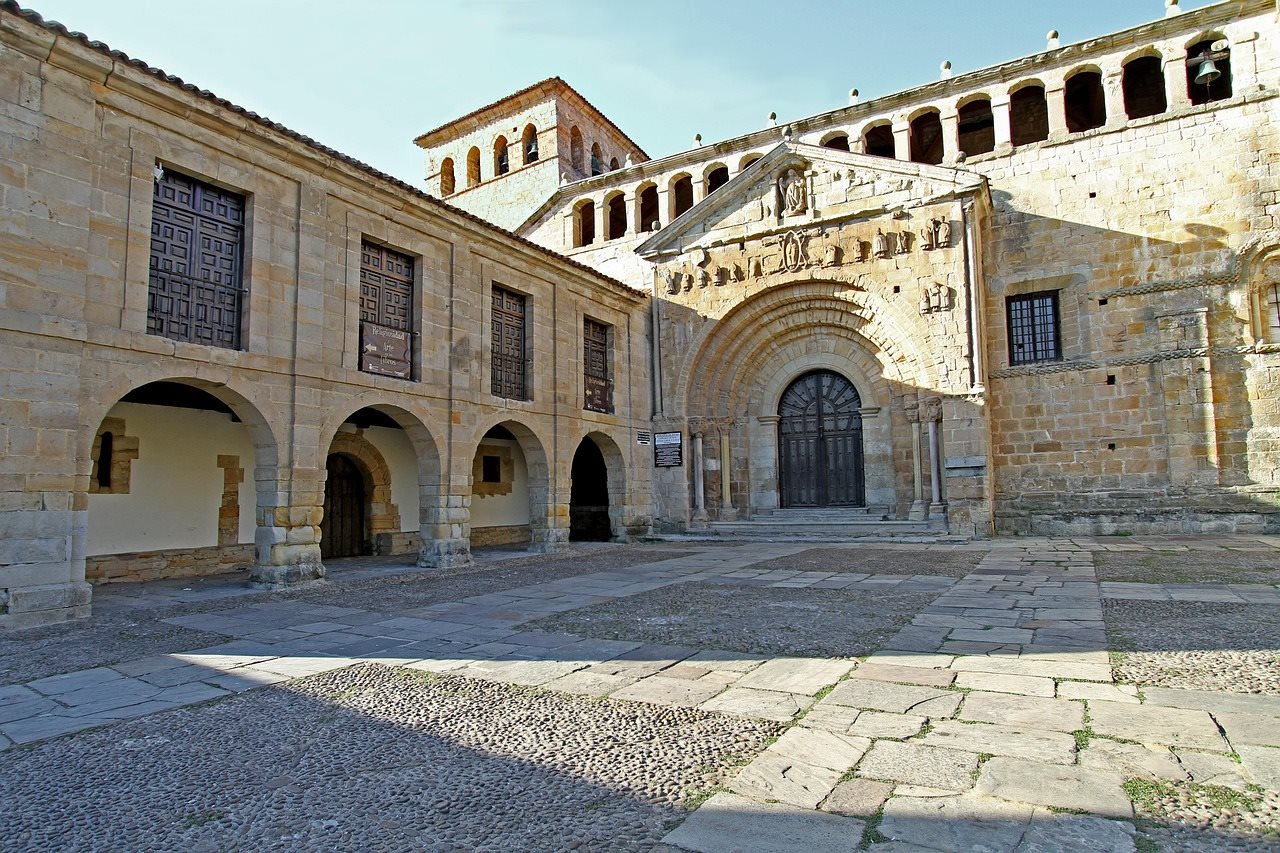 Trek_Package 5953 - santillana-del-mar-2663317 1280